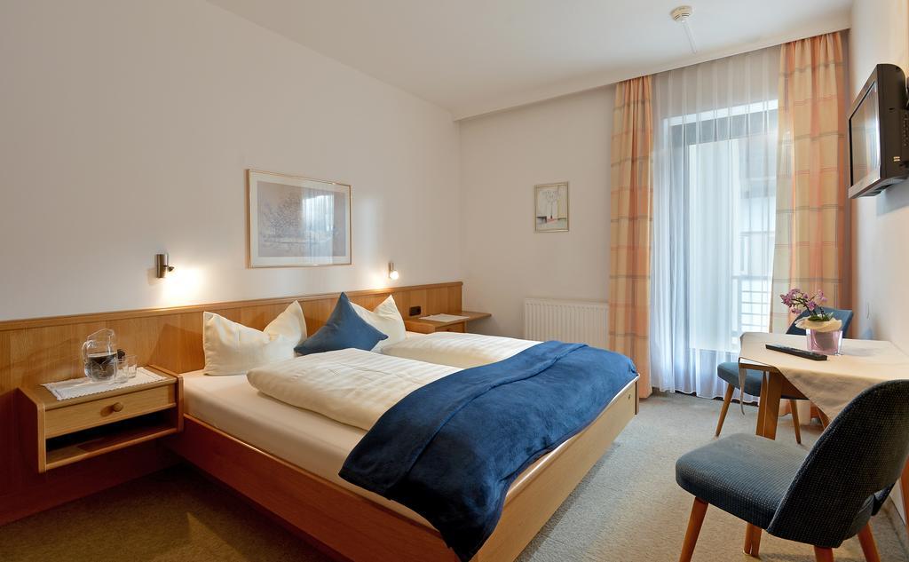 Hotel Garni Jennewein Mayrhofen Zimmer foto