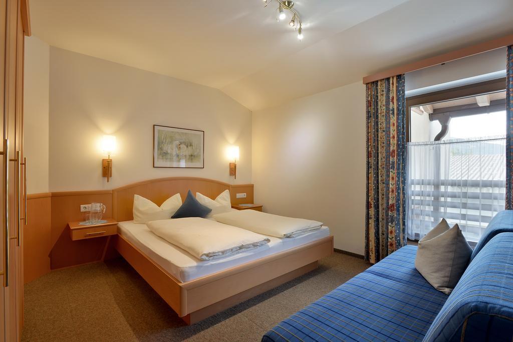 Hotel Garni Jennewein Mayrhofen Zimmer foto