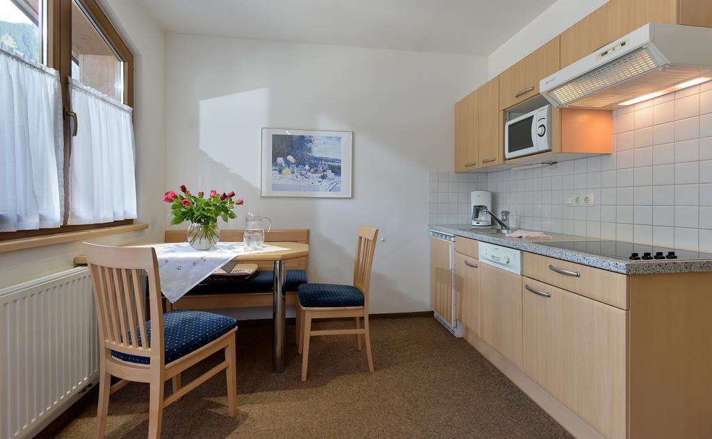 Hotel Garni Jennewein Mayrhofen Zimmer foto