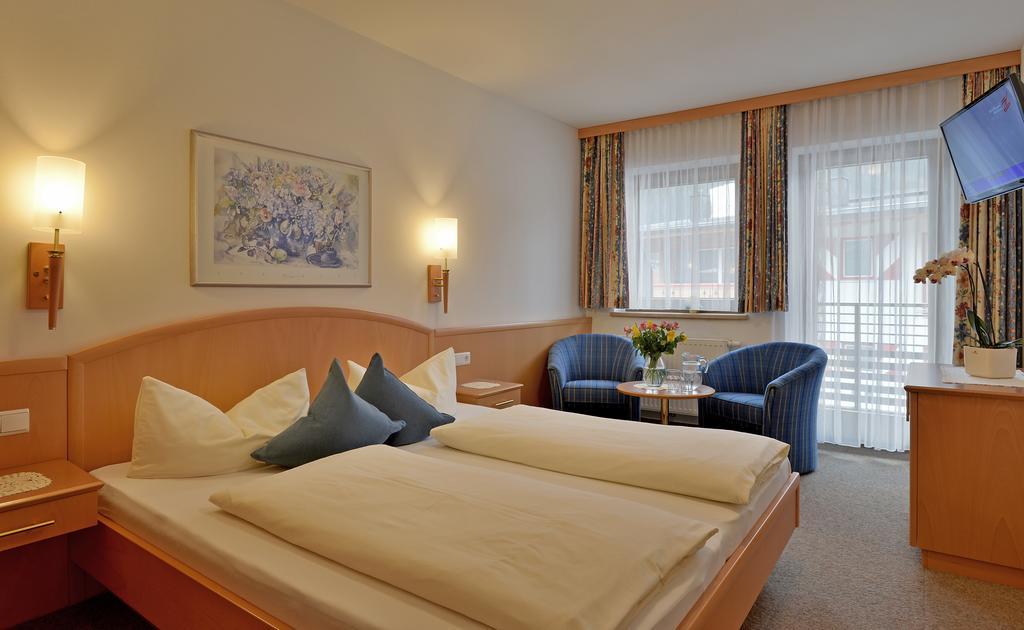 Hotel Garni Jennewein Mayrhofen Zimmer foto