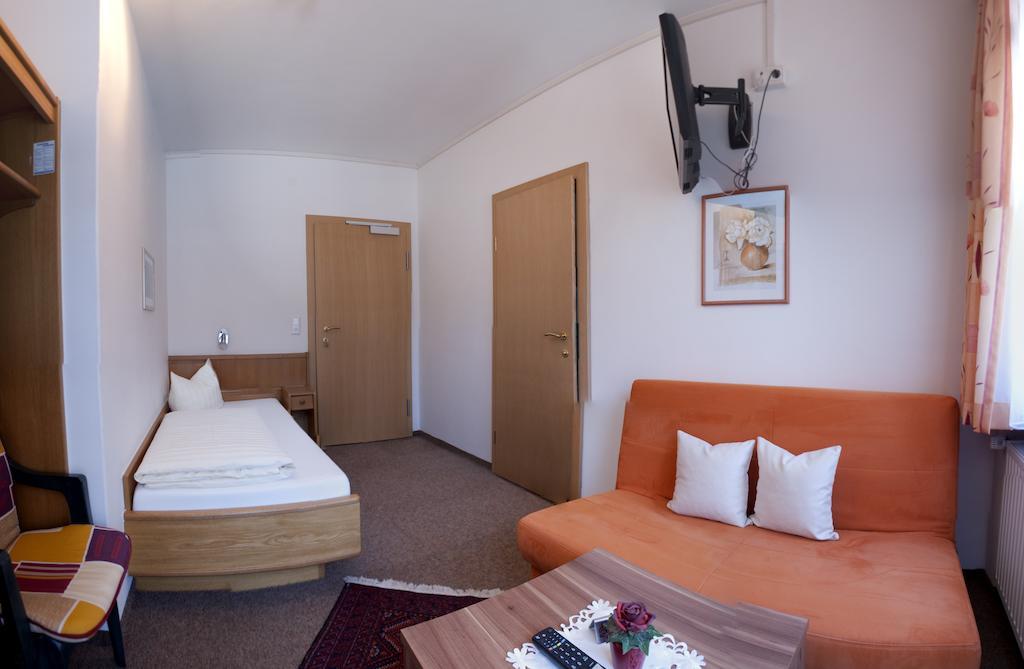 Hotel Garni Jennewein Mayrhofen Zimmer foto