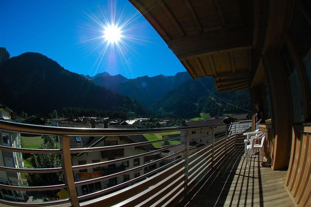 Hotel Garni Jennewein Mayrhofen Zimmer foto